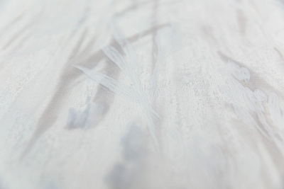 Обои виниловые на флизелиновой основе Отражение мотив, серый